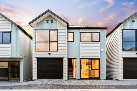 Photo of property in 2/33 Buscomb Avenue, Henderson, Auckland, 0610