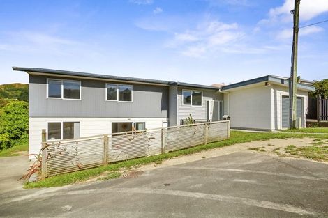 Photo of property in 2 Bell Street, Tawa, Wellington, 5028