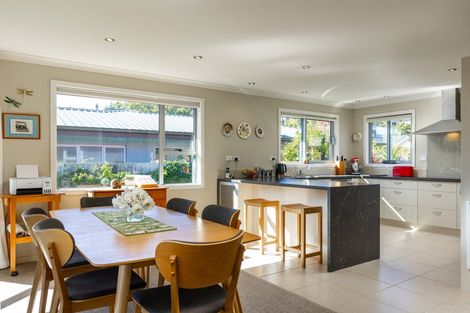 Photo of property in 6 Weka Place, Picton, 7220