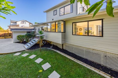 Photo of property in 99a Redoubt Road, Goodwood Heights, Auckland, 2105