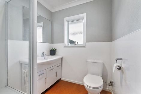 Photo of property in 10 Wharf Road, Te Atatu Peninsula, Auckland, 0610