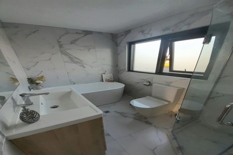 Photo of property in 148a Hutchinsons Road, Bucklands Beach, Auckland, 2014