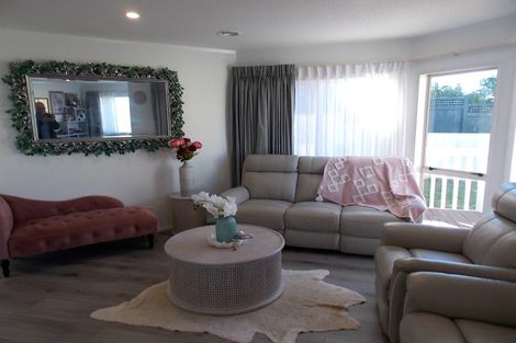 Photo of property in 107 Ashton Fitchett Drive, Brooklyn, Wellington, 6021