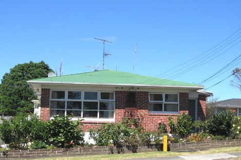 Photo of property in 2/228 Onewa Road, Birkenhead, Auckland, 0626