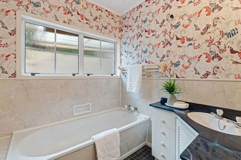 Photo of property in 98 Hebron Road, Waiake, Auckland, 0630