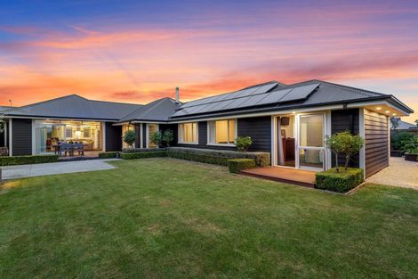 Photo of property in 8 Beech Drive, Rangiora, 7400