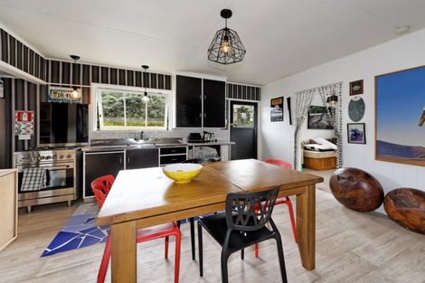 Photo of property in 29 Glenesk Road, Piha, New Lynn, 0772