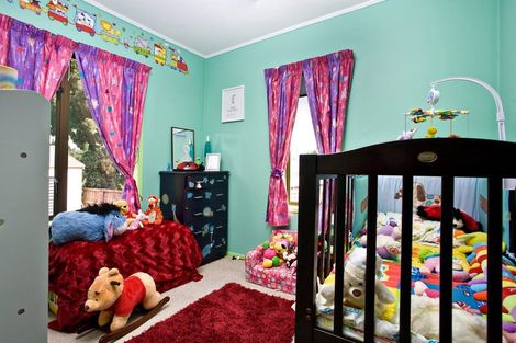 Photo of property in 5 Tadley Court, Goodwood Heights, Auckland, 2105