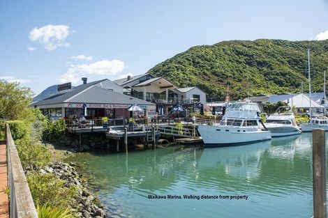 Photo of property in 29 Beach Road, Waikawa, Picton, 7220