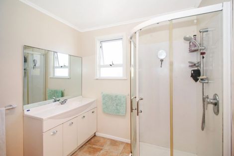 Photo of property in 21 Paynters Avenue, Strandon, New Plymouth, 4312