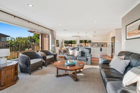 Photo of property in 14 Seamount Drive, Red Beach, 0932