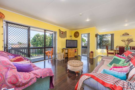 Photo of property in 32 Wai Iti Place, Clendon Park, Auckland, 2103