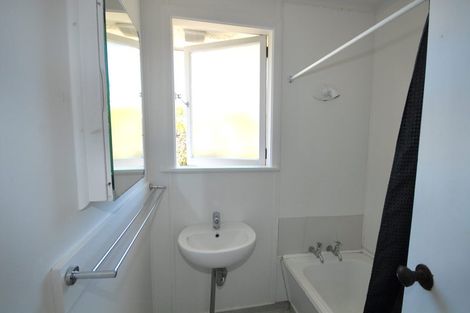 Photo of property in 51 Potter Avenue, Northcote, Auckland, 0627