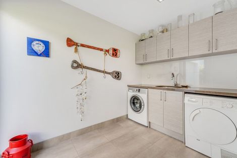 Photo of property in 8 The Parade, Bucklands Beach, Auckland, 2012