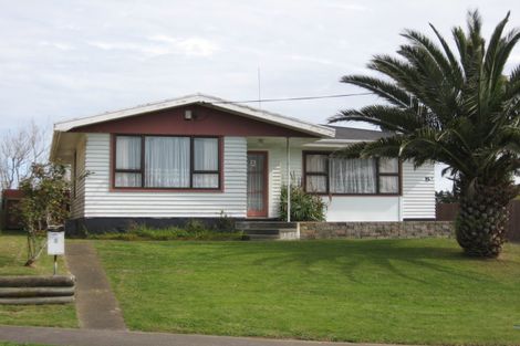 Photo of property in 9 Glenn Street, Castlecliff, Whanganui, 4501