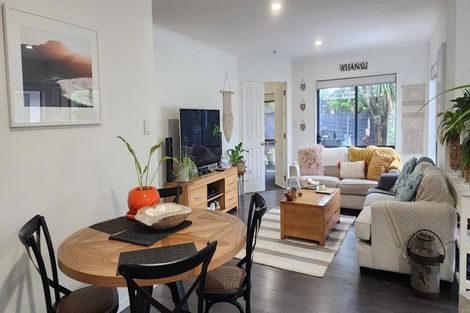 Photo of property in 38 Esther Place, Red Beach, 0932