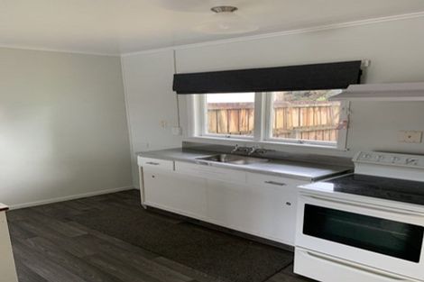 Photo of property in 2/10 Ron Keat Drive, Papakura, 2110