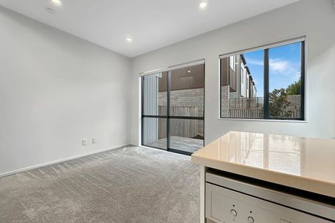 Photo of property in 140 Tiriwa Drive, Massey, Auckland, 0614