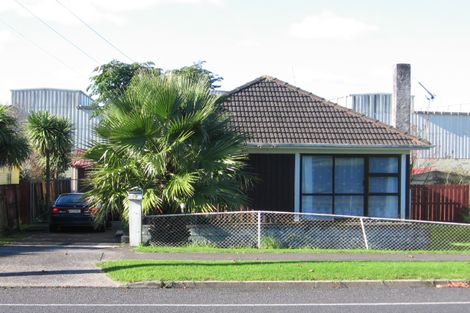 Photo of property in 12 Plunket Avenue, Papatoetoe, Auckland, 2104