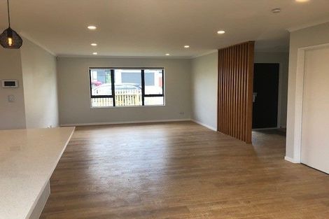 Photo of property in 74 Twin Parks Rise, Papakura, 2110