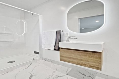 Photo of property in 15 Hocken Place, Mangere Bridge, Auckland, 2022