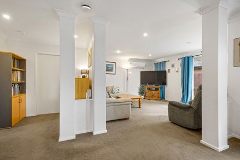 Photo of property in 33 Seabreeze Place, Papamoa Beach, Papamoa, 3118