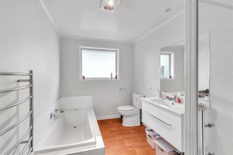 Photo of property in 19 Defoe Place, Waltham, Christchurch, 8023