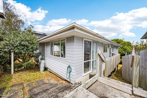 Photo of property in 6a Magdalen Place, West Harbour, Auckland, 0618