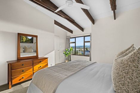 Photo of property in 21 Denholm Road, Hospital Hill, Napier, 4110