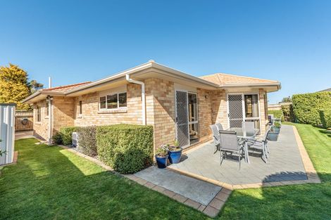 Photo of property in 16 Gilligan Close, College Estate, Whanganui, 4500