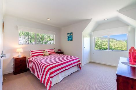 Photo of property in 13 Kakariki Grove, Waikanae, 5036