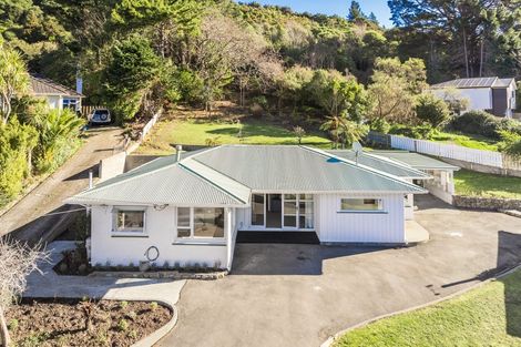 Photo of property in 4 Bledisloe Crescent, Wainuiomata, Lower Hutt, 5014
