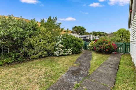 Photo of property in 8 Marne Grove, Waitangirua, Porirua, 5024