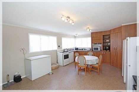 Photo of property in 9 Nuku Street, Tangimoana, 4822