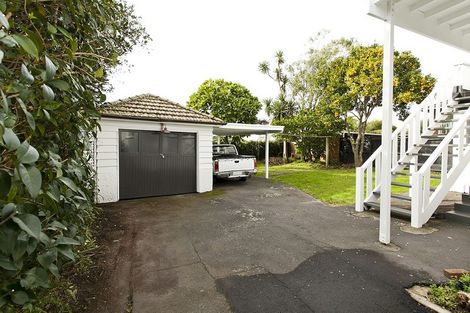 Photo of property in 77 Queen Street, Northcote Point, Auckland, 0627