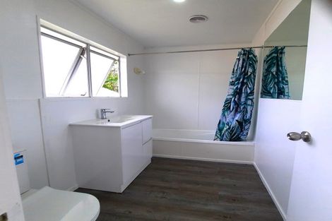 Photo of property in 2/27 Mon Desir Place, Manurewa, Auckland, 2102