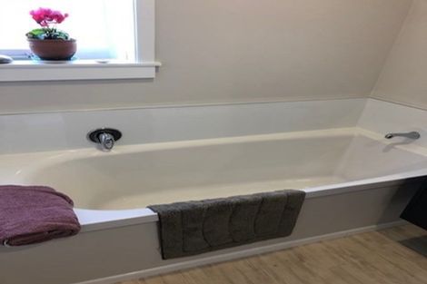 Photo of property in 8 Nutsey Avenue, Northcote, Auckland, 0627