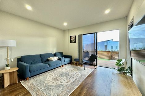 Photo of property in 24 Parahau Road, Papakura, 2110