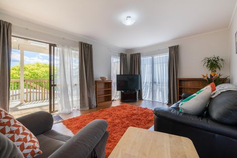 Photo of property in 17 Adam Sunde Place, Glen Eden, Auckland, 0602