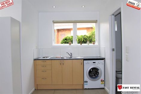 Photo of property in 21 Chivalry Road, Glenfield, Auckland, 0629