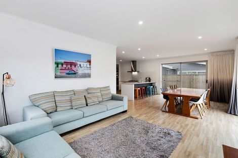 Photo of property in 11 Kukuwai Avenue, Red Beach, 0932