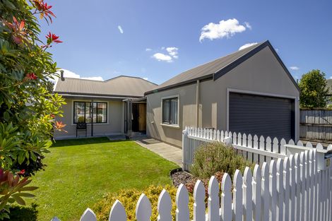 Photo of property in 27 Pirie Street, Palmerston North, 4410