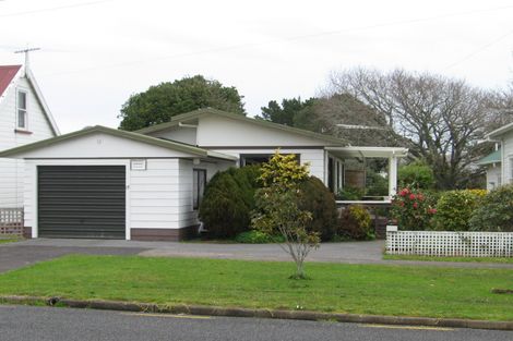 Photo of property in 13 Karaka Street, Helensville, 0800