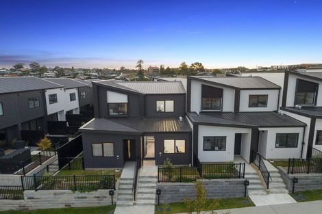Photo of property in 2/4 Glenburn Road, Hobsonville, 0616