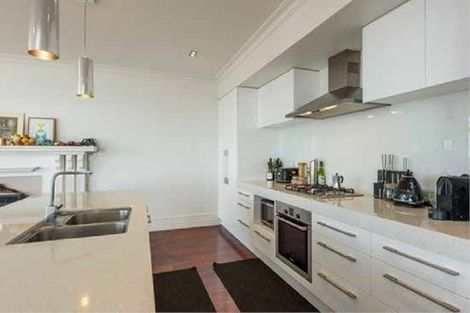 Photo of property in 8a Central Terrace, Kelburn, Wellington, 6012
