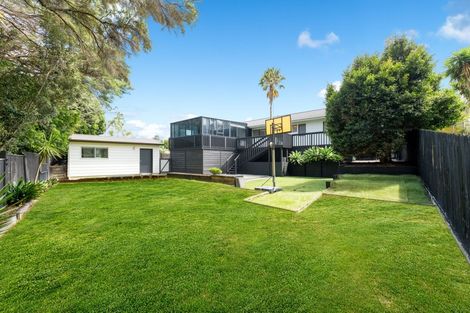 Photo of property in 9 West Harbour Drive, West Harbour, Auckland, 0618