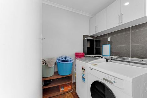 Photo of property in 5 Dulcie Place, Red Hill, Papakura, 2110