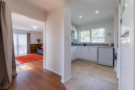 Photo of property in 17 Adam Sunde Place, Glen Eden, Auckland, 0602