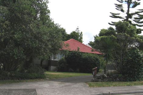 Photo of property in 24 Woodstock Road, Forrest Hill, Auckland, 0620