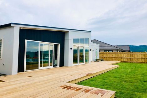 Photo of property in 36 Queen Charlotte Drive, Aotea, Porirua, 5024